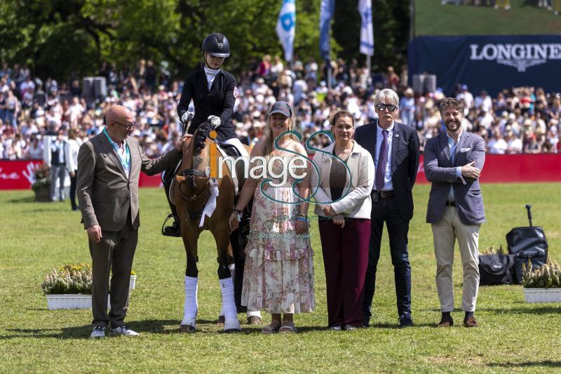 dressage PrizeGiving_Hamburg_20240512_SS350545.jpg